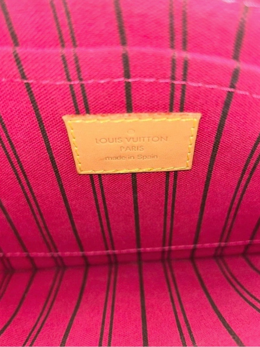 Louis Vuitton Neverfull MM Pochette - Picture 6 of 9